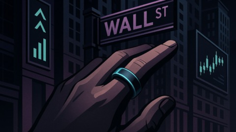 Futurystyczny pierścień na palcu w scenerii Wall Street.
